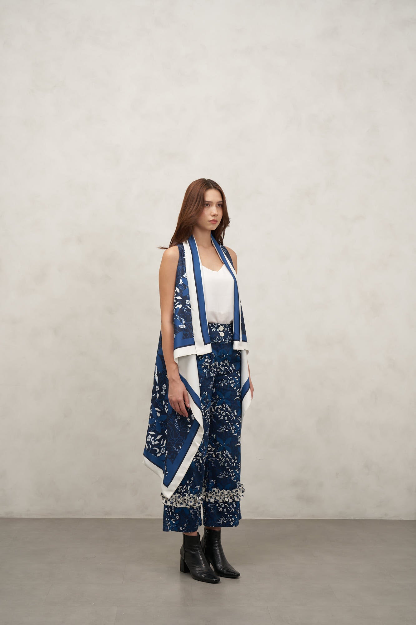 LONG CAPE AMRITAYA