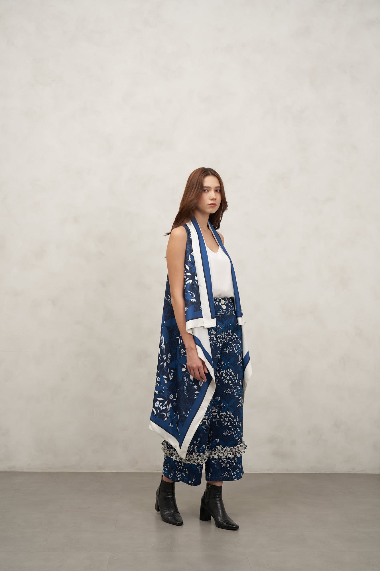 LONG CAPE AMRITAYA