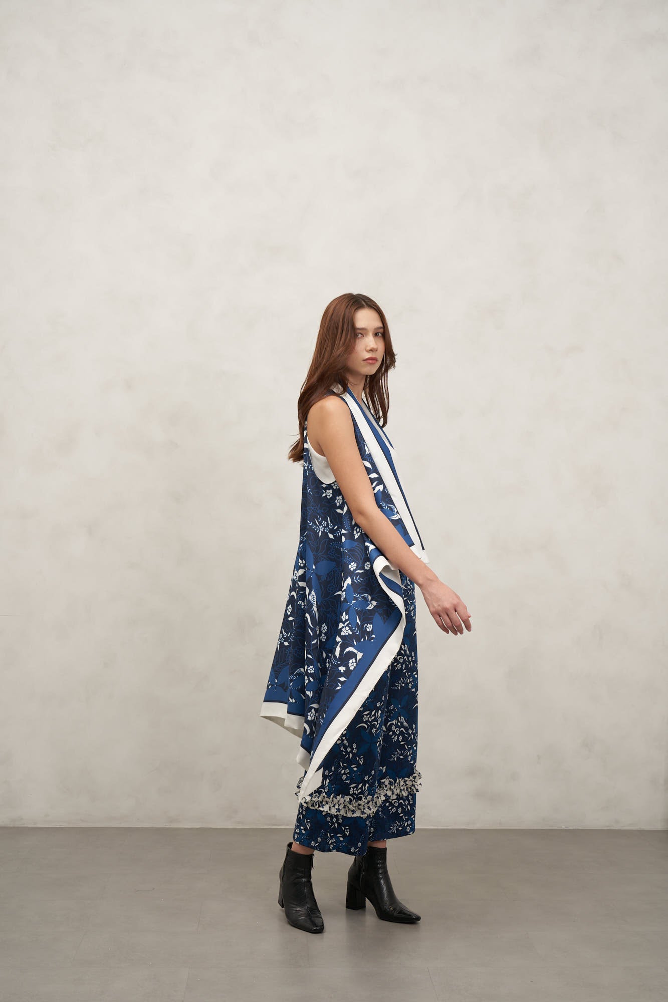 LONG CAPE AMRITAYA