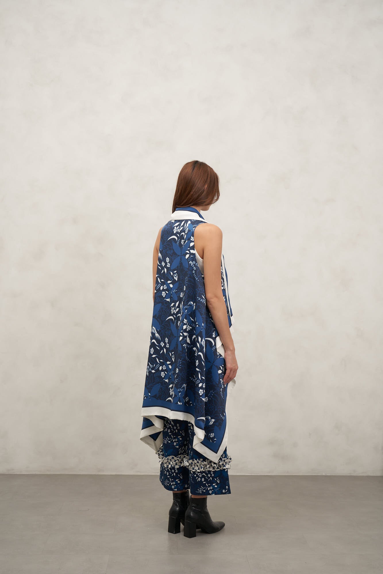 LONG CAPE AMRITAYA