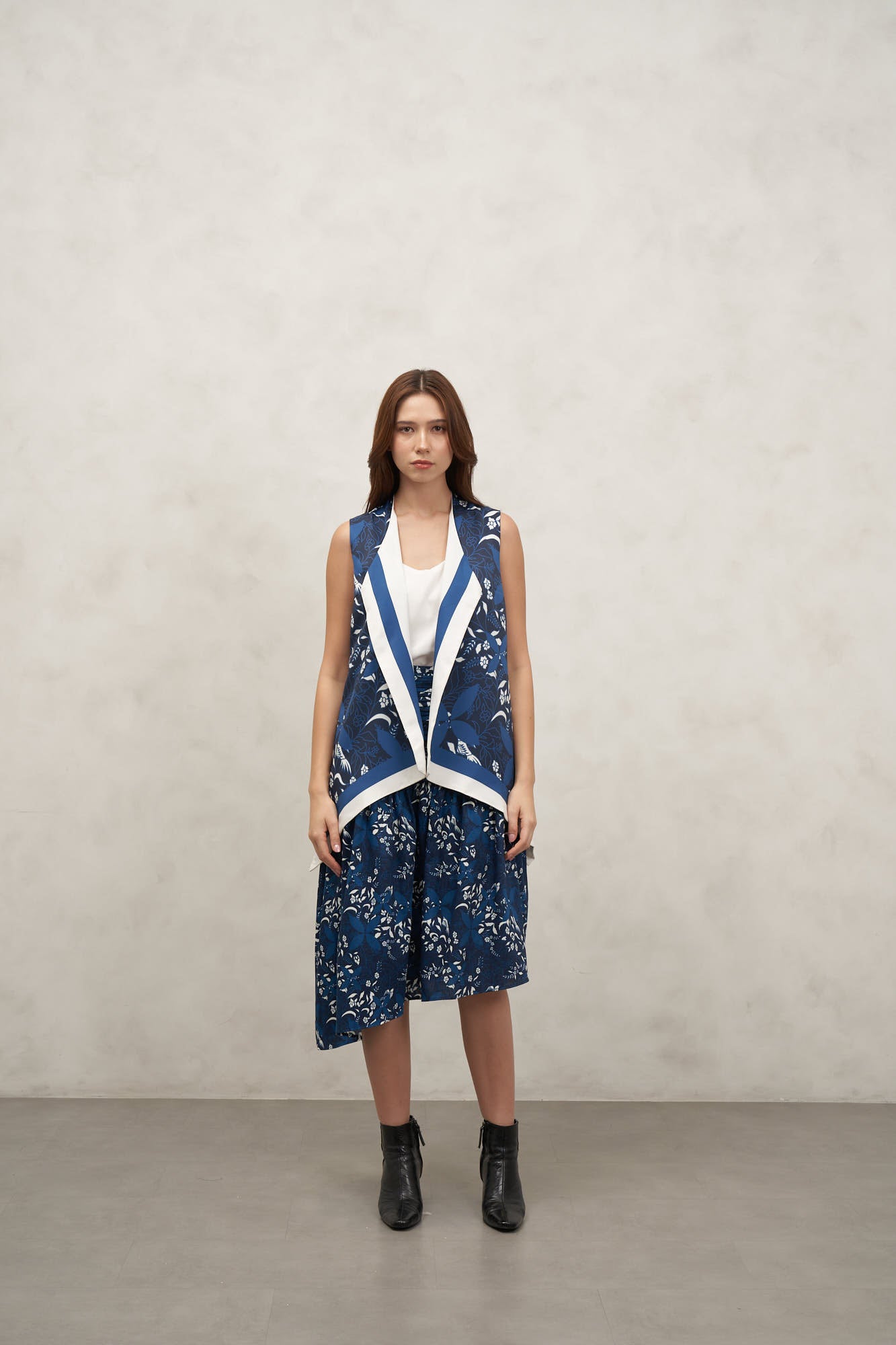 SHORT CAPE AMRITAYA