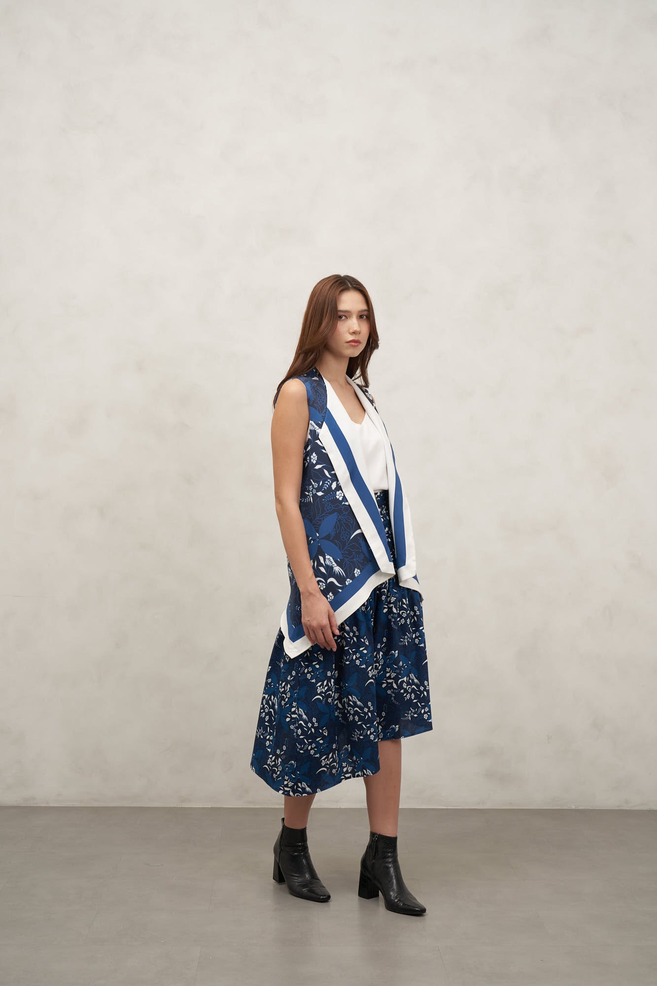 SHORT CAPE AMRITAYA