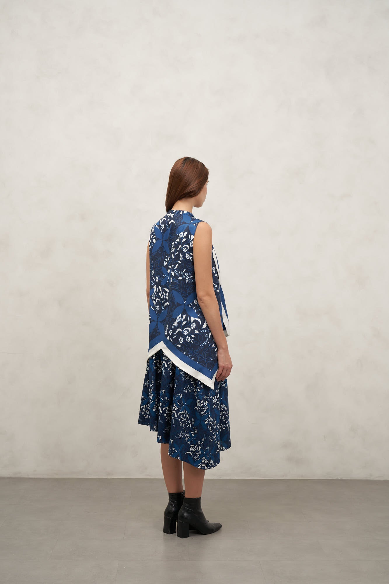 SHORT CAPE AMRITAYA