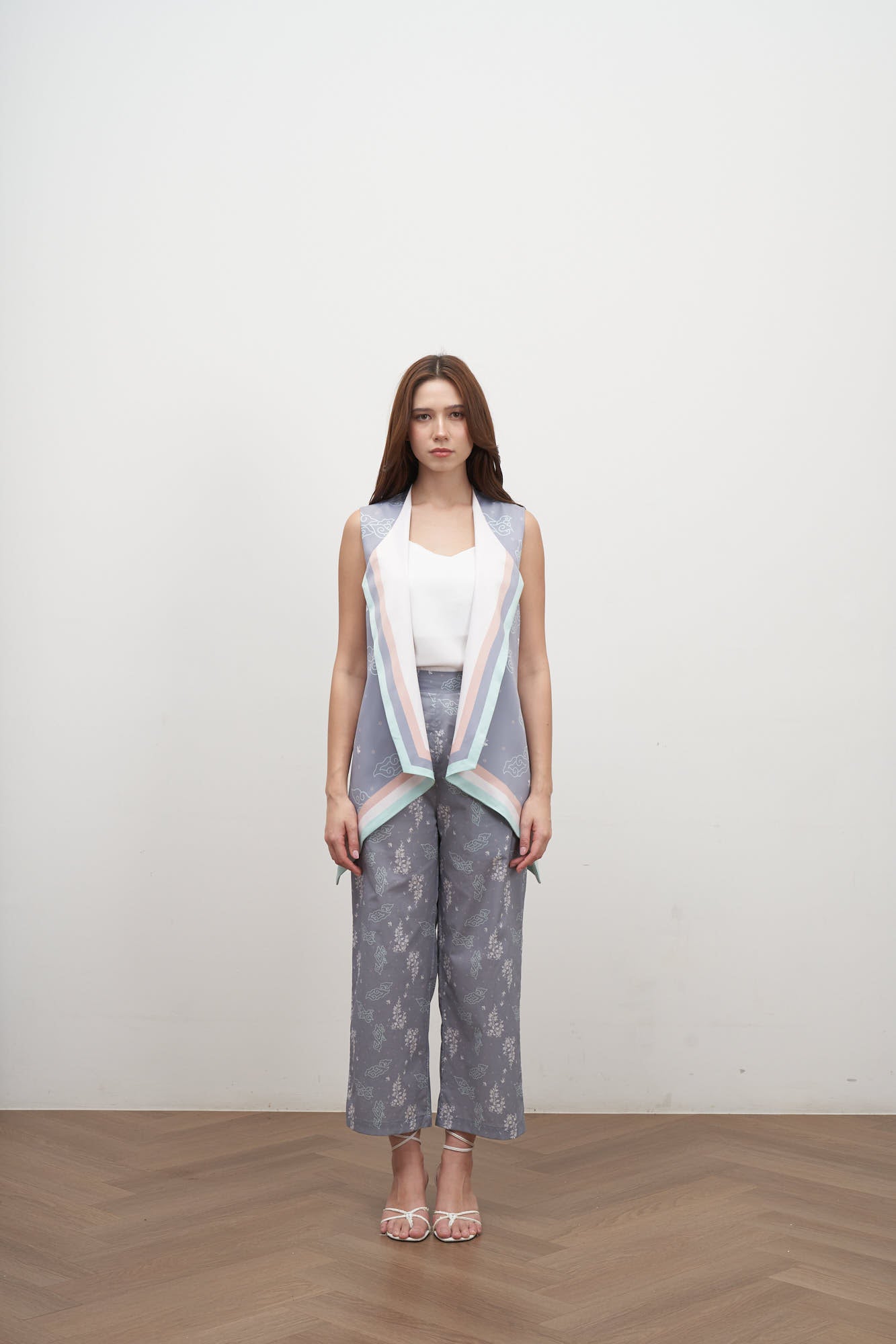 SHORT CAPE BERAMA GREY