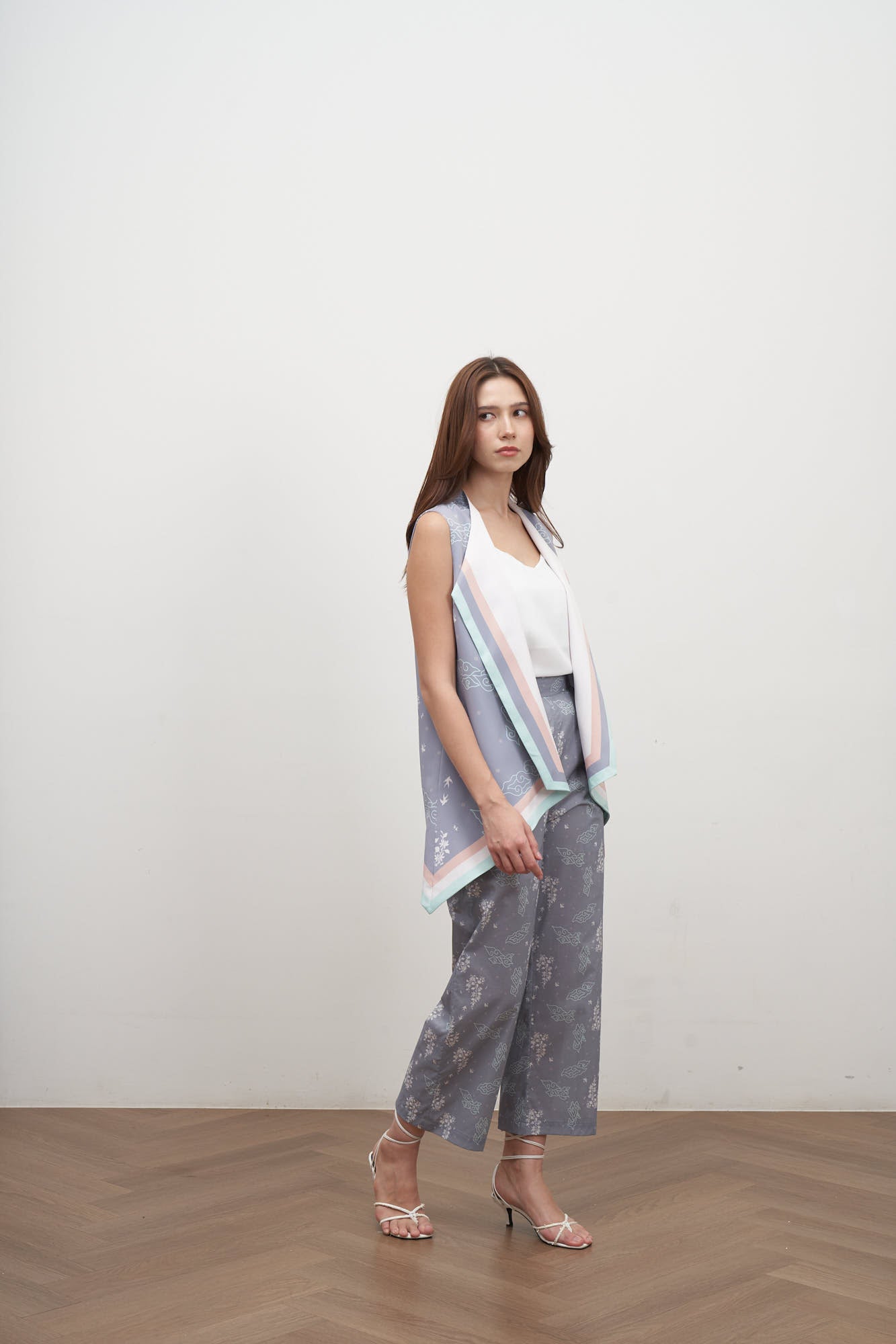 SHORT CAPE BERAMA GREY