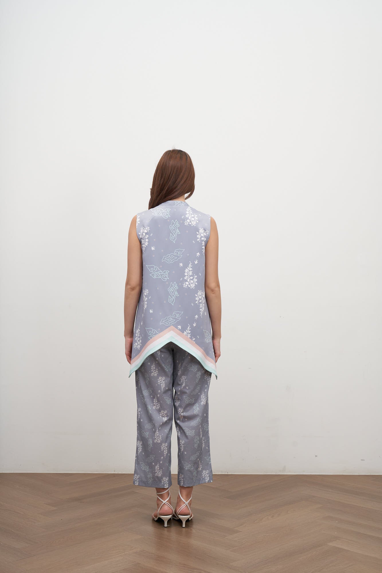 SHORT CAPE BERAMA GREY